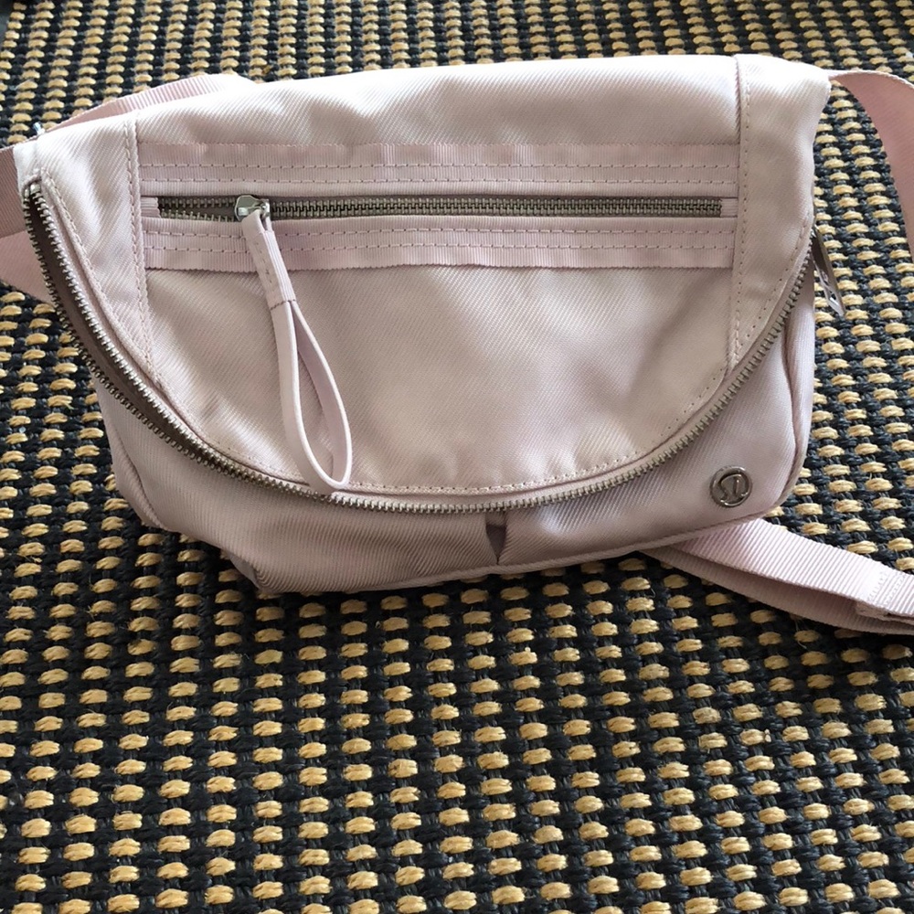 Pink lululemon handbag